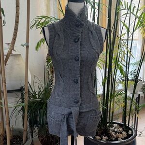 H&M Gray Knit Sleveless Cardigan